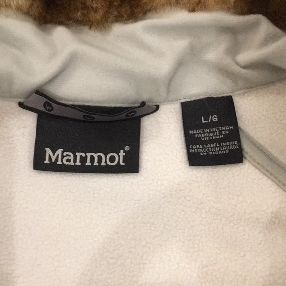Marmot jacket with faux fur lined hood. - Picture 4 of 6